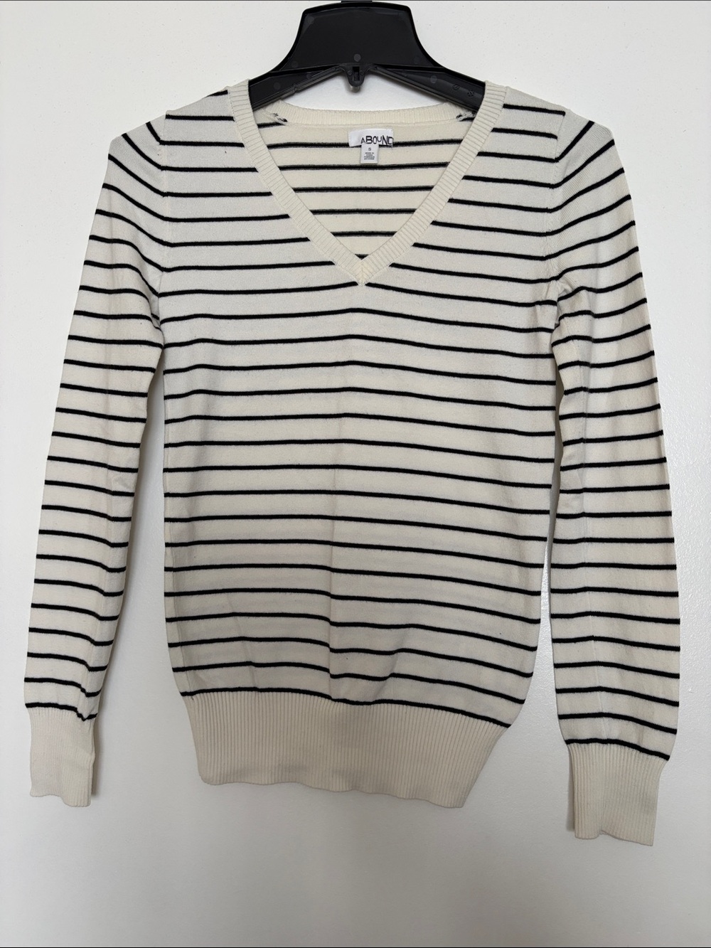 Abound Women’s Size Small Striped V-Neck Sweater - White with Black Stripes